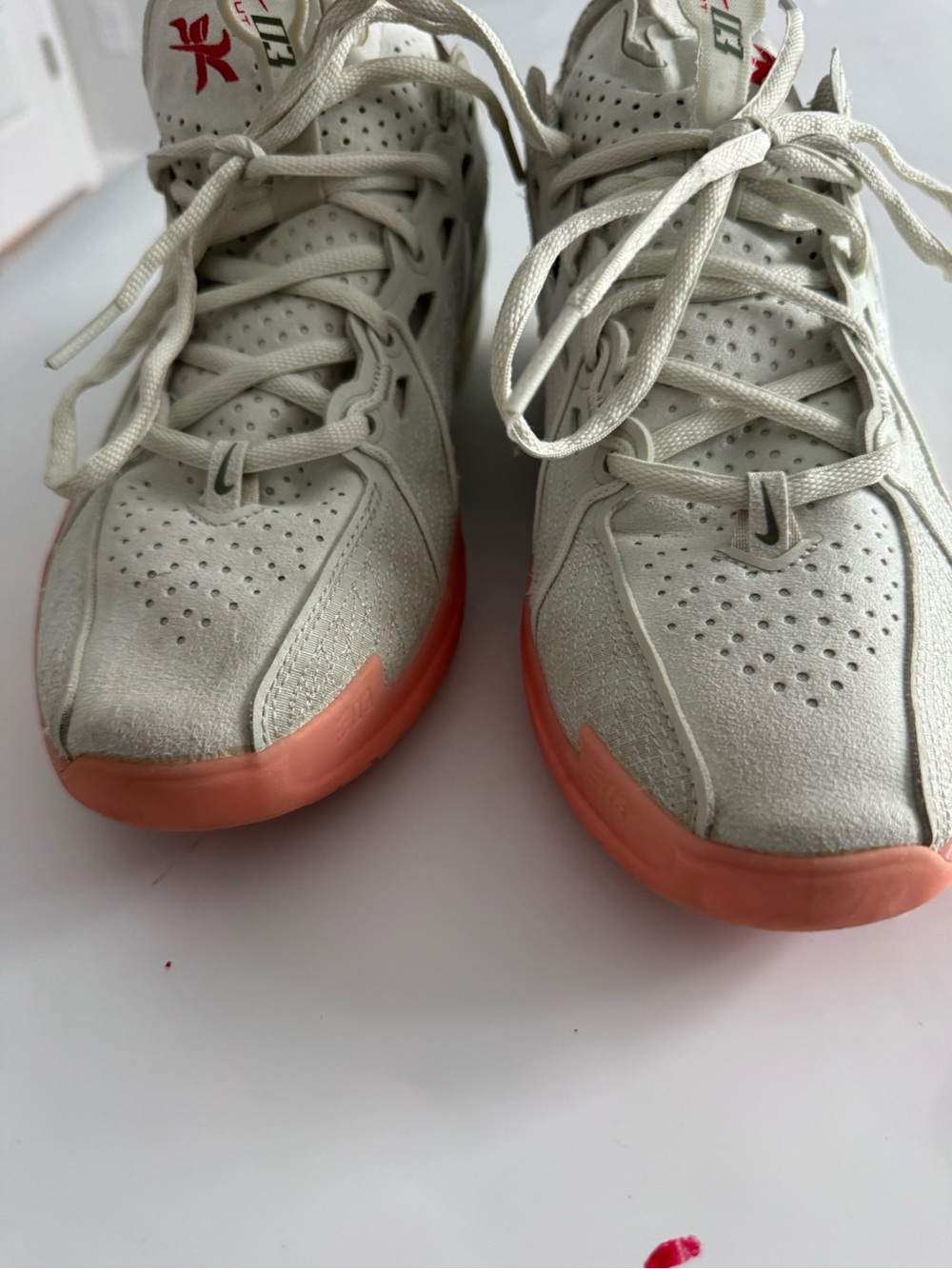 Nike Low-Top Sneakers in Cream with Coral Sole